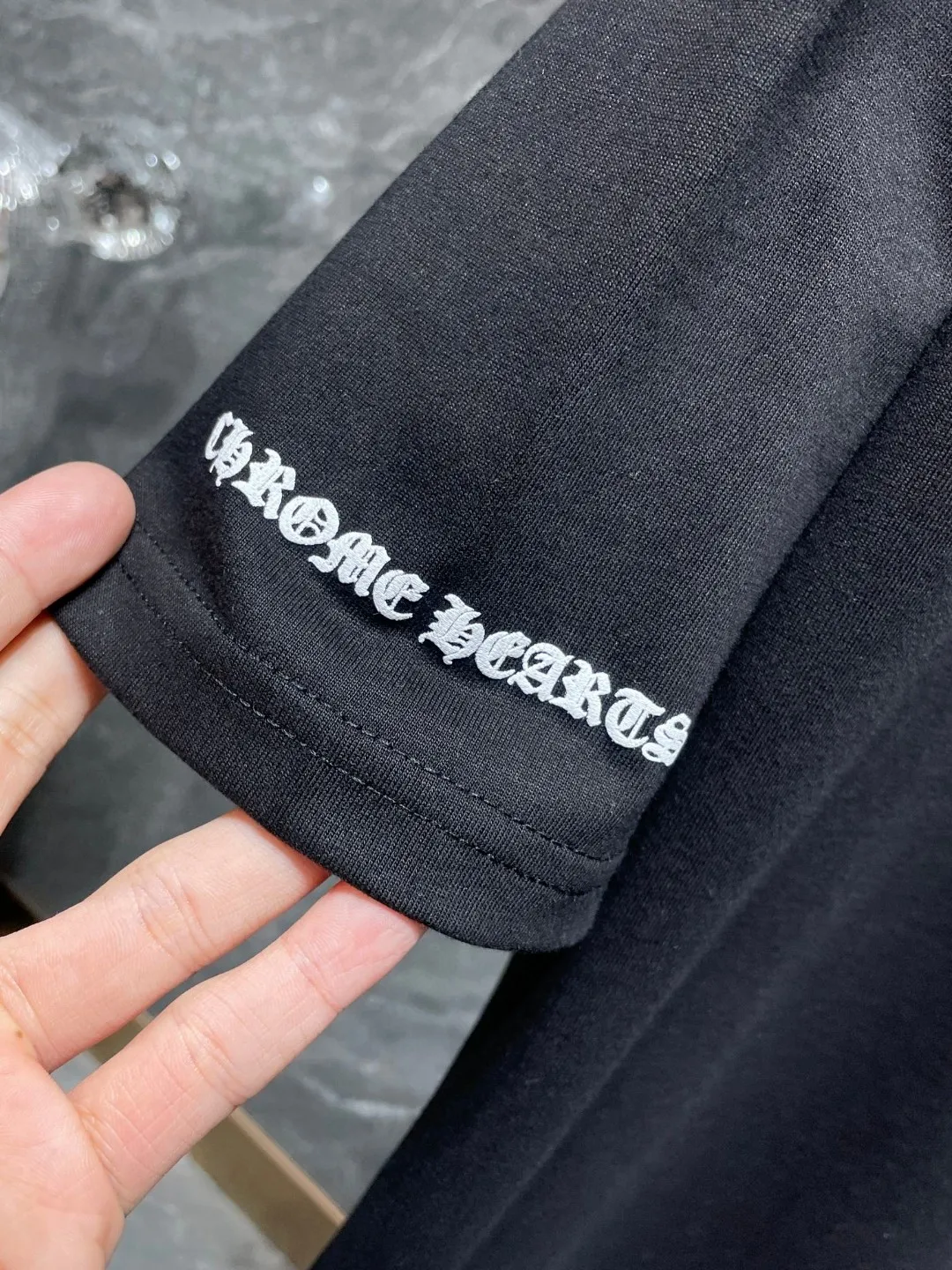 P140 ✨New arrival✨ Chrome Hearts 25ss High gram weight environmentally friendly high-quality top fabric 260g~270g Chrome classic phantom cross group red horseshoe short sleeves Imported environmentally friendly glue printing and dyeing Counter synchronization 1:1 replica version 🌈Recommended colors: black white pink 🌈 Size: S, M, L, XL